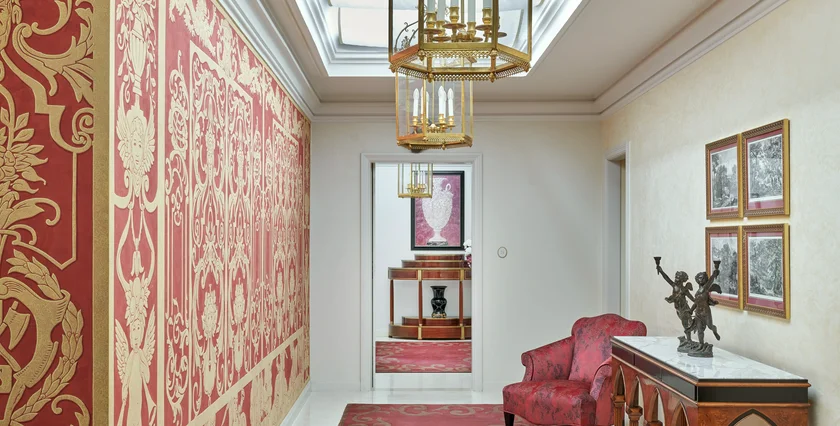 FOUR SEASONS PRAGUE HOTEL Royal Suite hallway 09-2025