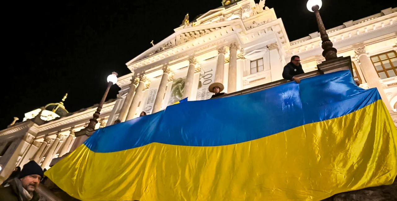 Protesters demand Ukraine flag's return on front of Prague National Museum