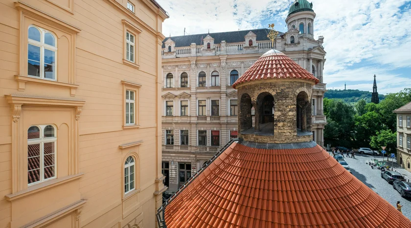 Karoliny Svetle WEB 10-2025 b-305-27-2160x1200