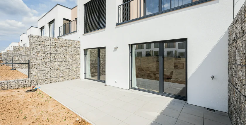 NOVÁ KVĚTNICE 10-2025 7IV09278