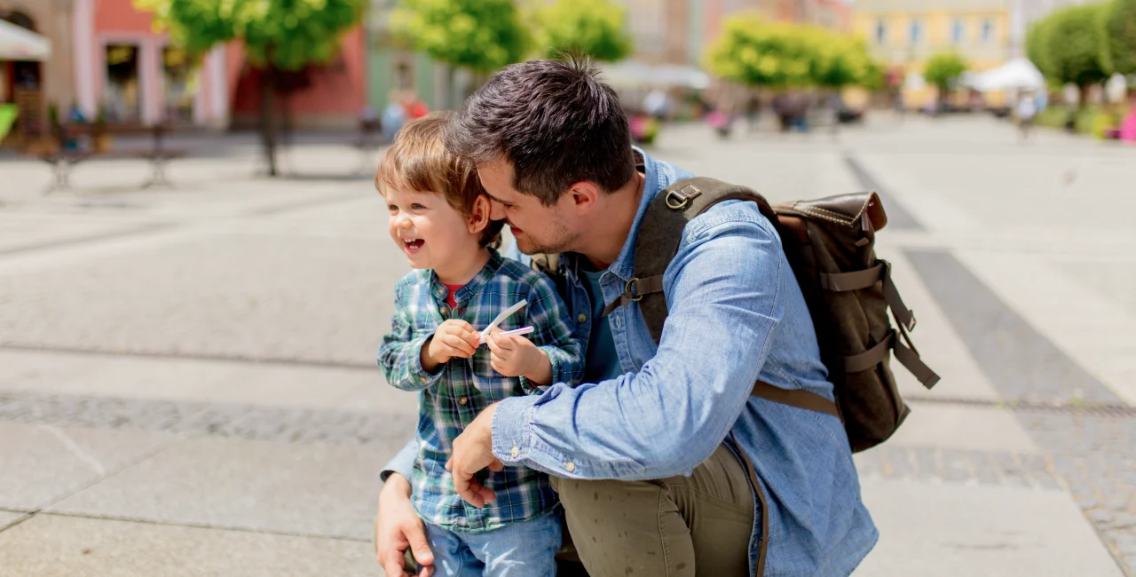 Photo_Expat parents 4  Shutterstock by Masson 11-2025