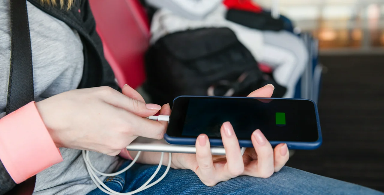 Airlines crack down on electronics: What this means for passengers in Czechia