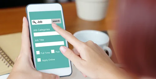 Using your phone to find work – and where to get free job support across Czechia