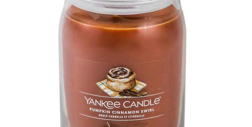 FAOC 11-2025 BEZ Svíčka Yankee candle, Fashion Arena Prague Outlet, původní cena 895 Kč, outletová cena 626 Kč