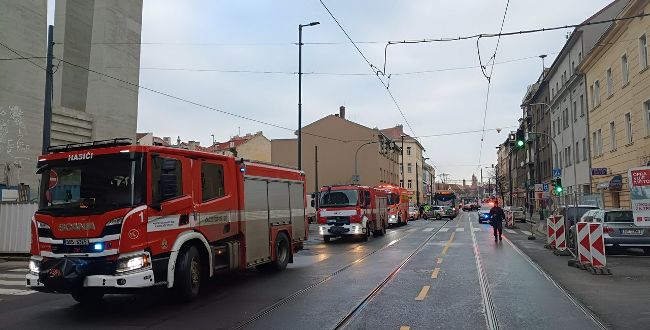 Firefighters evacuate buildings over massive gas leak in Prague