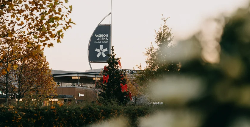 FAOC 12-2025 2025-11-08-switchonthelights-by-lukasneasi-3