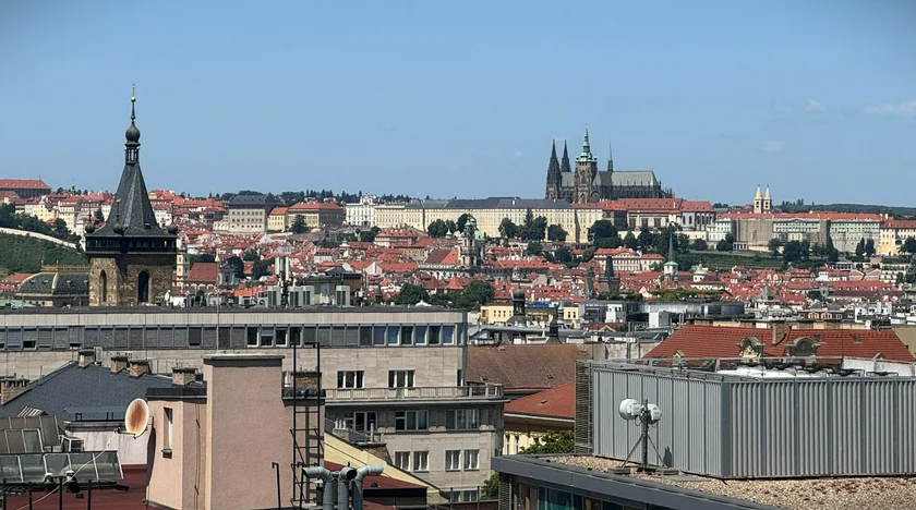 processed-934C7F66-94AA-42AE-A37C-86E48D8B0B1F RINT Rezidence Královská 19-01-2026  Výhled hrad 2 JPG EDIT1