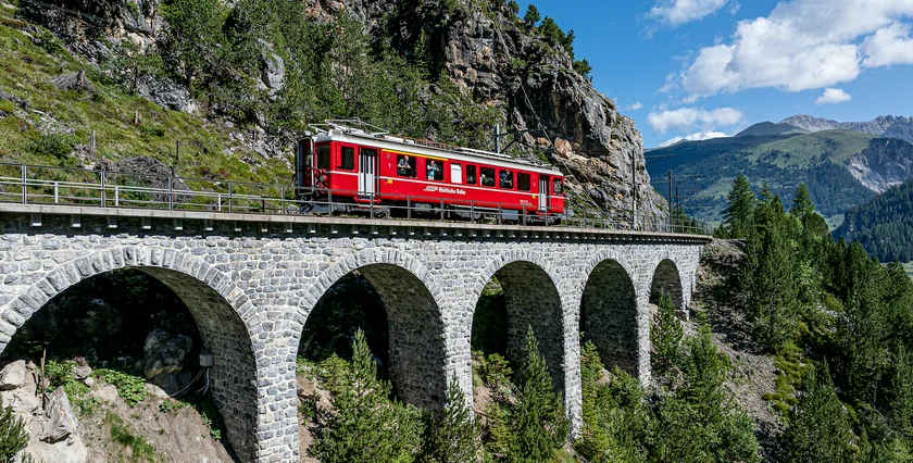 Swiss 01-2026 Fliegender Rhätier im Albulatal  (c) Rhätische Bahn AG