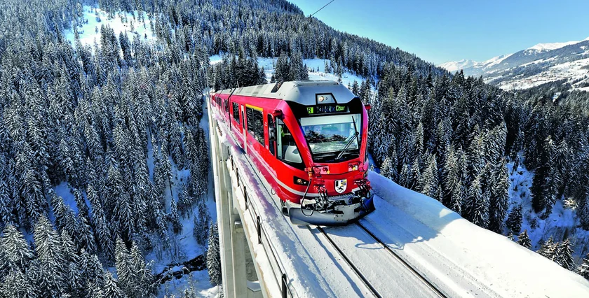 Swiss 01-2026 Regionalzug auf dem Langwieserviadukt (c) Rhätische Bahn AG