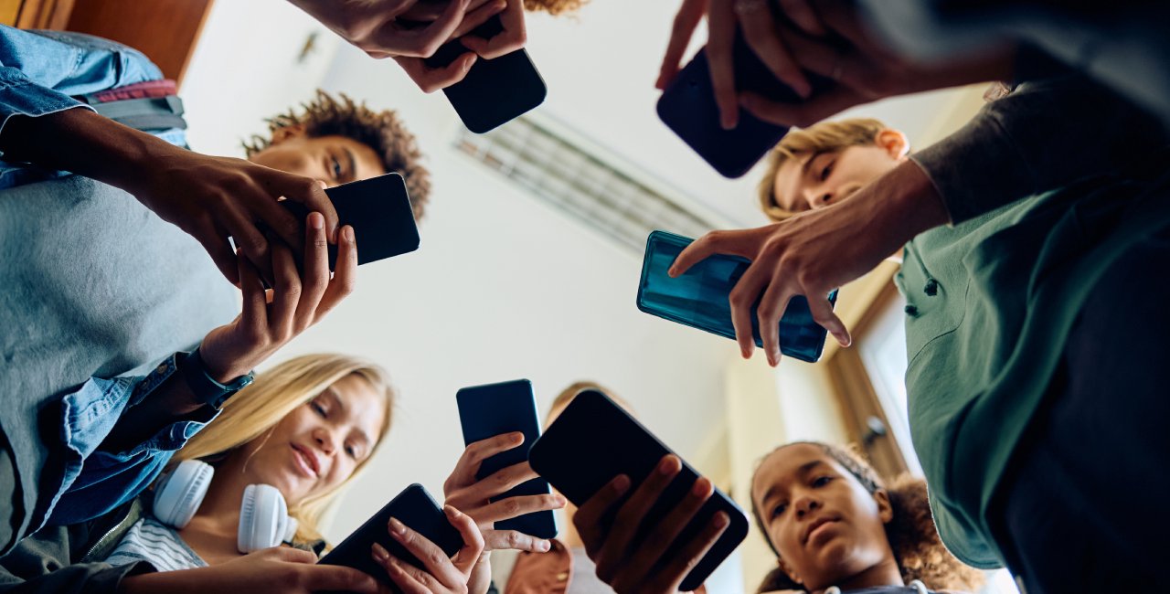 Czechia likely to ban phones in schools during breaks, following Slovak model