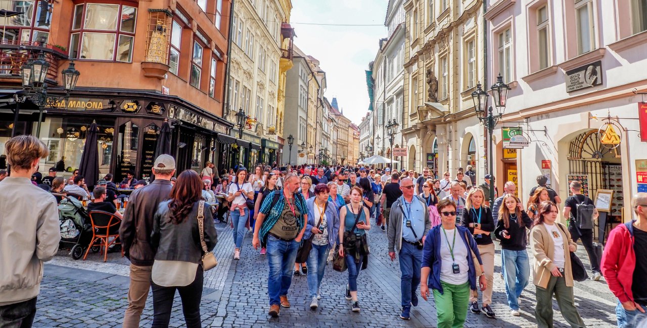 Number of foreigners in Czechia continues to rise: Where are they from?