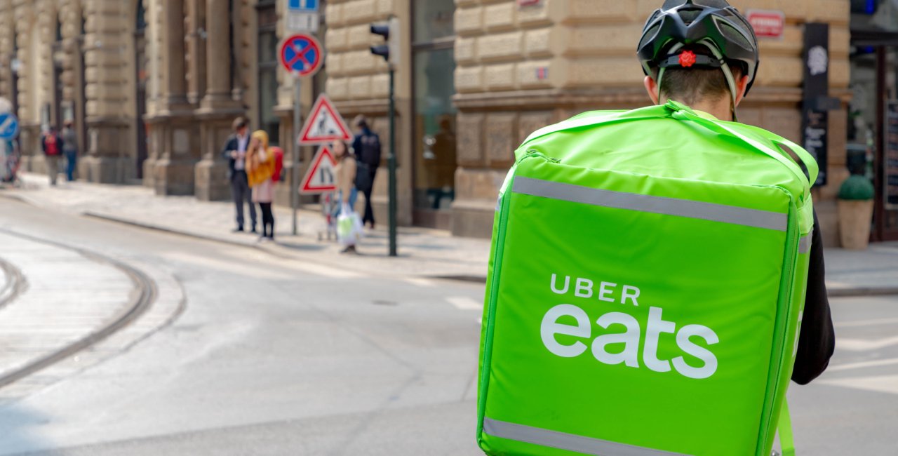 Uber Eats plans return to Czechia's competitive food delivery market