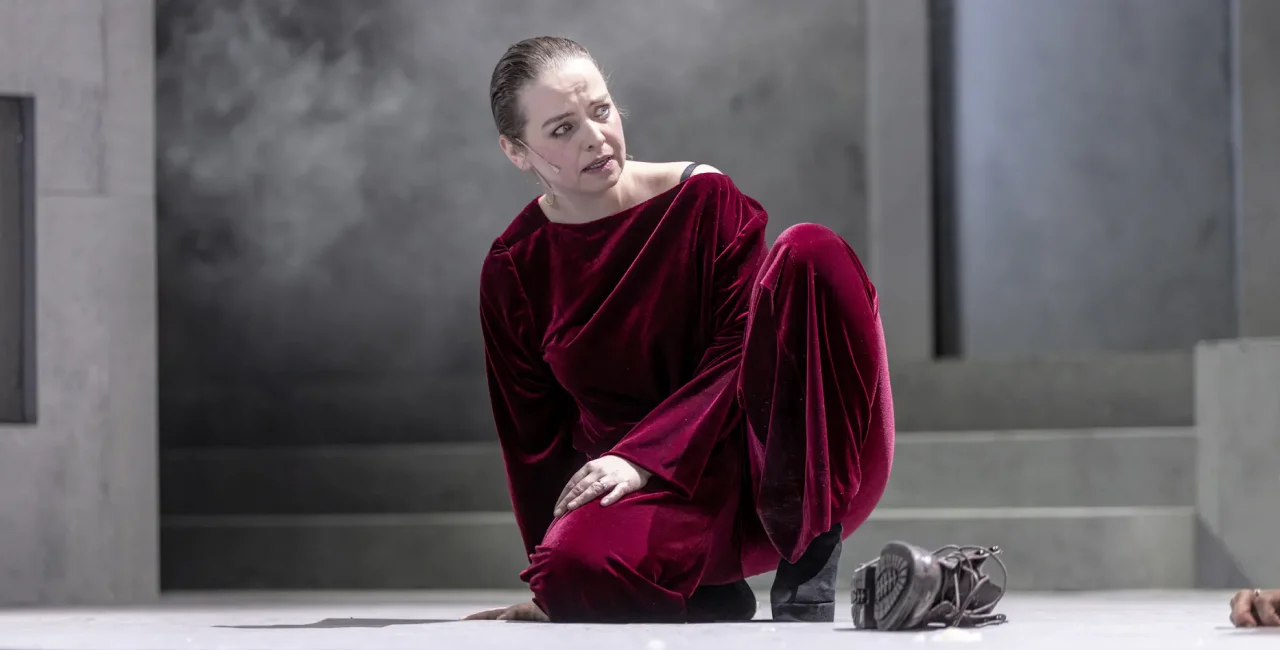 Hedda Gabler opens at Prague's National Theatre