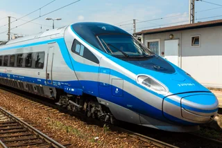 Polish Pendolino debuts on Czech rails with near-capacity morning run to Prague