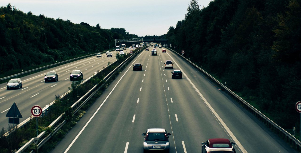 Czech drivers warned about new scam demanding toll and fine payments