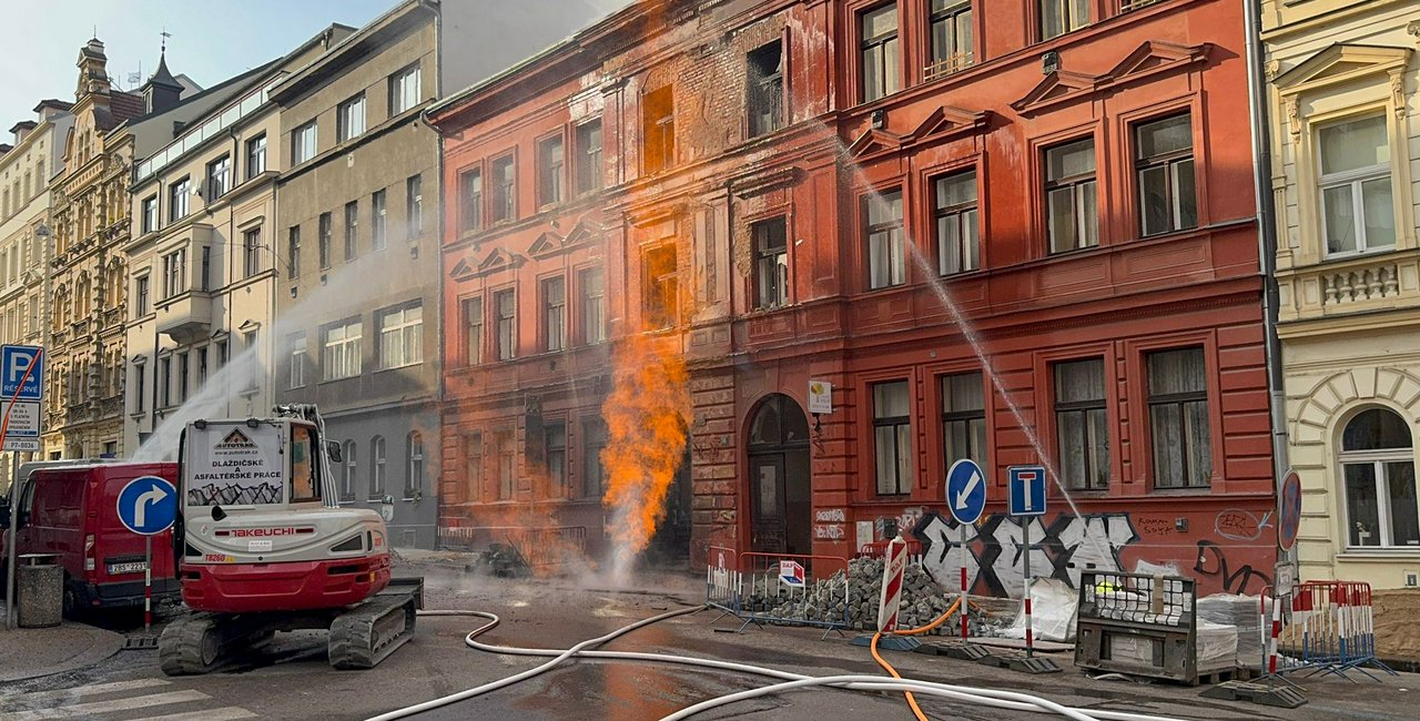 Gas pipeline fire forces evacuations in Prague’s Letná district