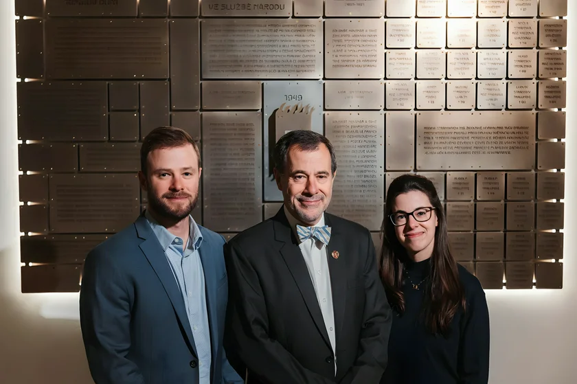 Jan with twin sister, Anna, and father Martin Jan at the plaque unveiling at Národní 9.