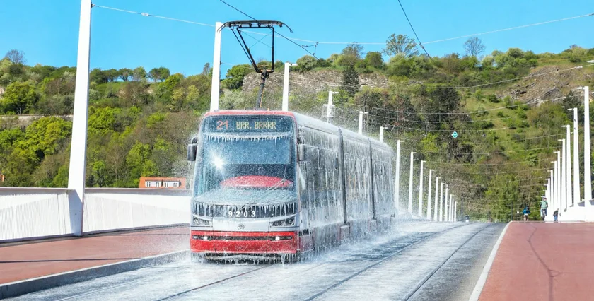 Prague’s mobile saunas to cool down as 100+ more trams get air conditioning