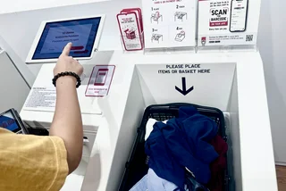 Uniqlo checkout in Malaysia: Shutterstock/jennywonderland
