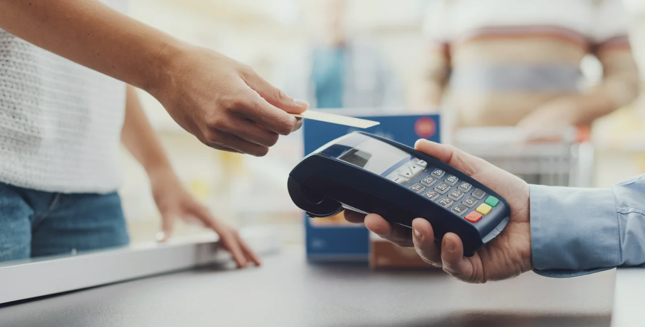 Card payment. Photo: Shutterstock / Stock-Asso