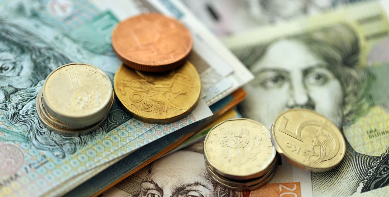 Study: Czech minimum wage falls short of basic living and rental costs
