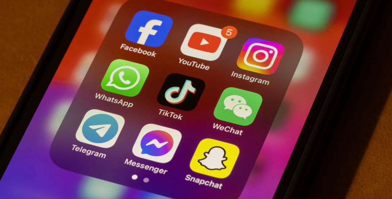 EU proposes social media ban for kids, but Czech MEP raises privacy fears