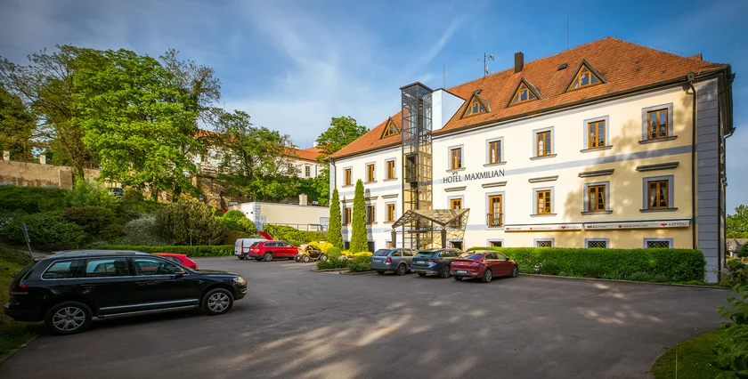 Maxmilian Lifestyle Resort