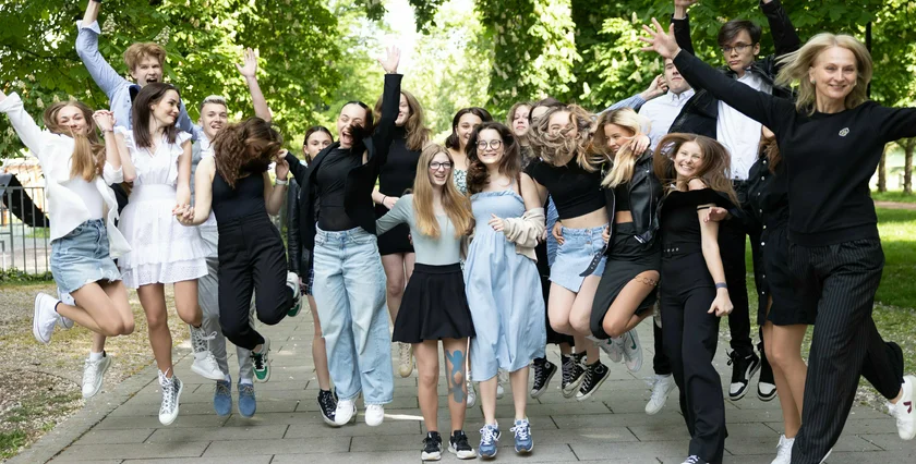 Students and teachers of 1st International School of Ostrava sharing a joyful moment together, reflecting the friendly and supportive atmosphere of our school community.