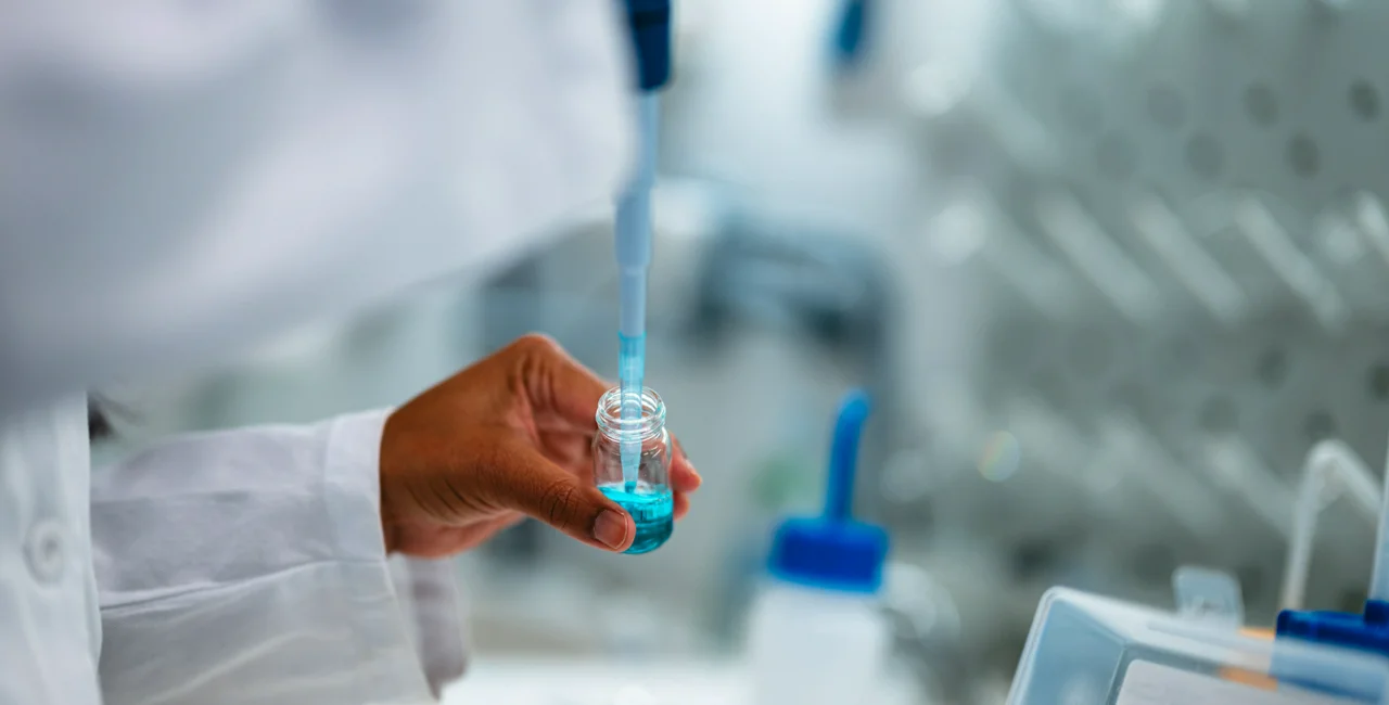 Daina Dayana Arenas Buelvas preparing samples. Photo: Jakub Rozboud