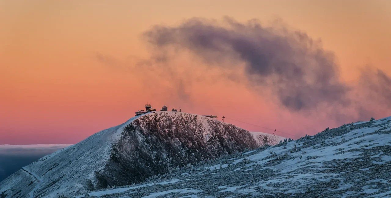 Light snowfall on Sněžka. Illustrative photo: Shutterstock / Simona_Mach