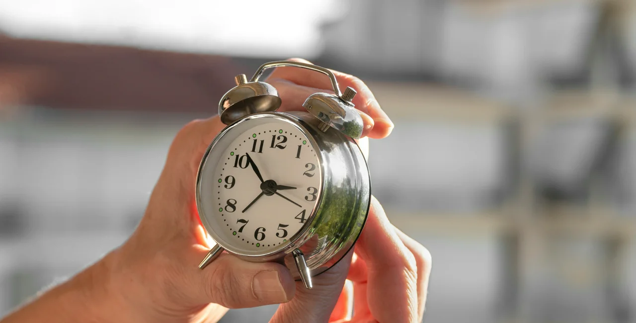 Clocks go back in Czechia this weekend: What changes beyond your alarm?