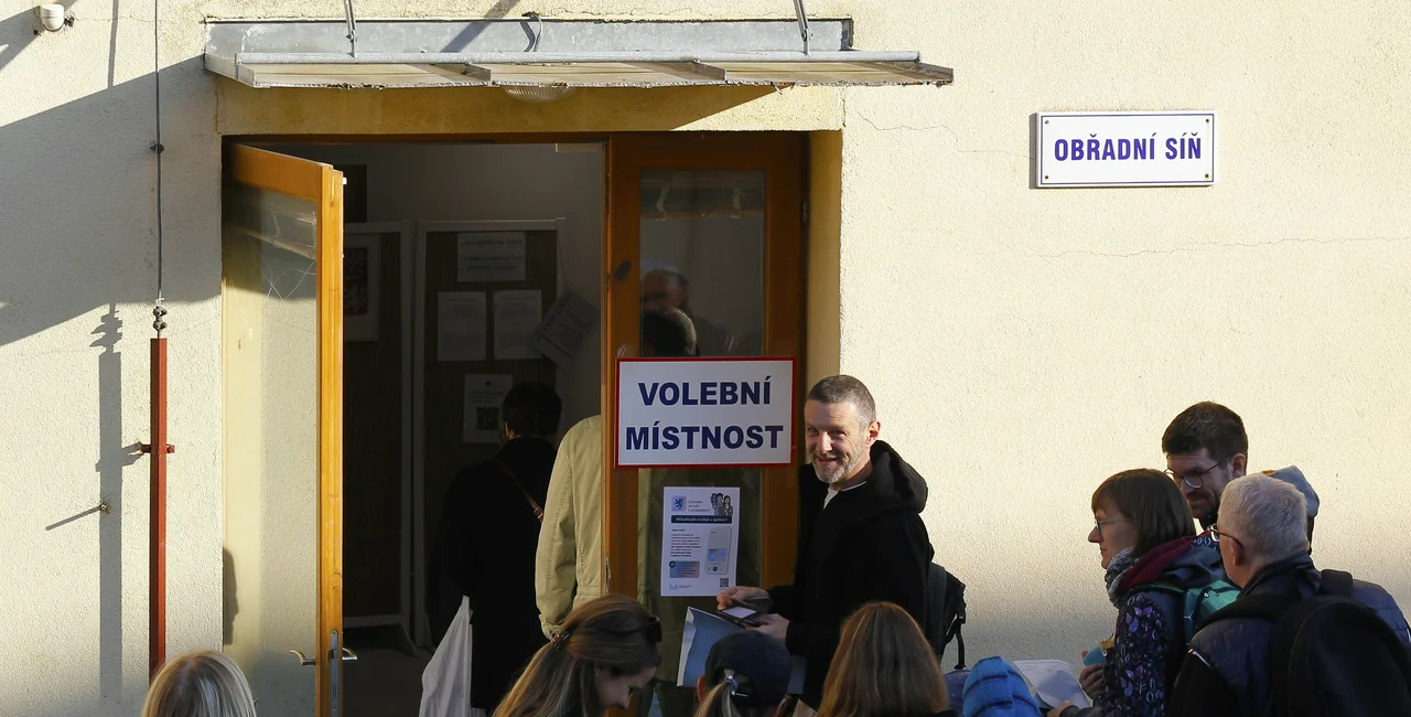 Voters queue at a Czech polling station. Photo: katuSka / Shutterstock.com