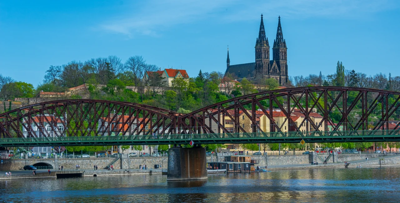 Výtoň Railway Bridge in Prague. Photo: Shutterstock / trabantos