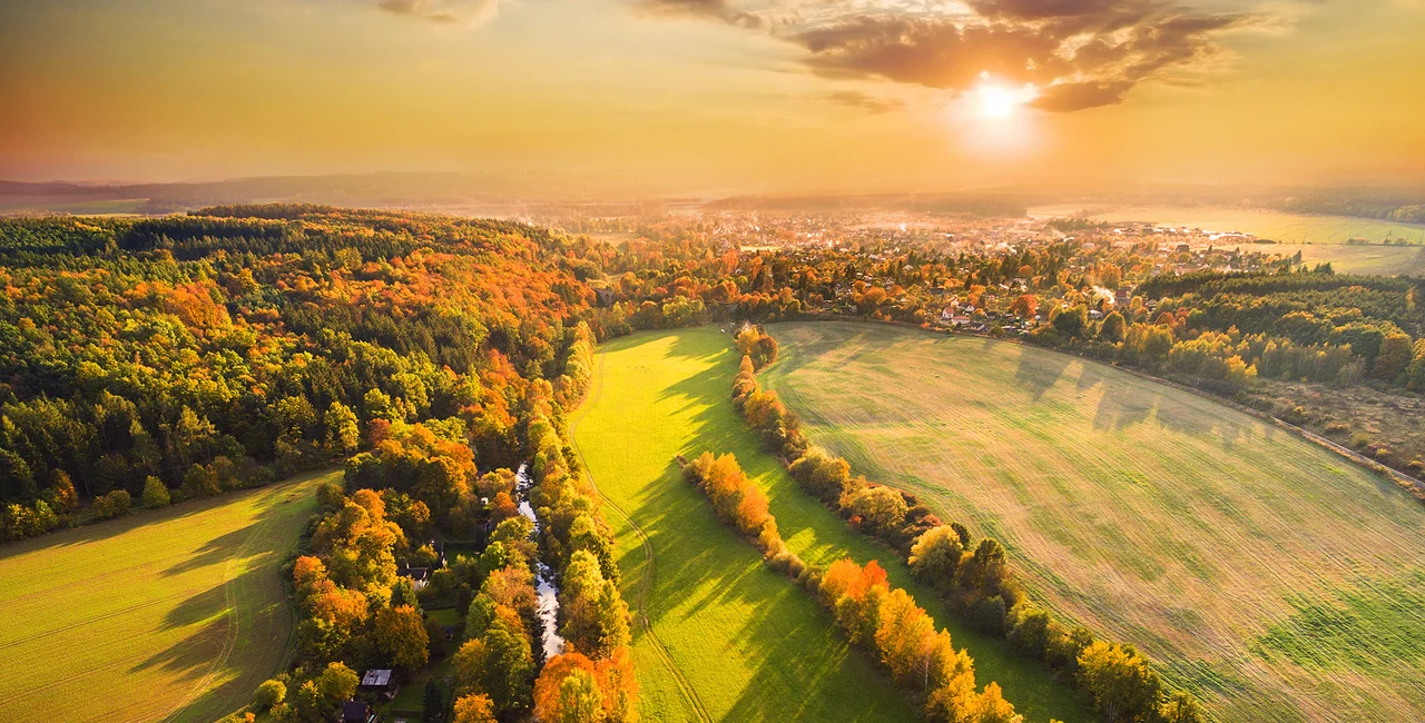 Autumn  sunset over The Radbuza river in western Bohemia. Photo: Shutterstock / Kletr