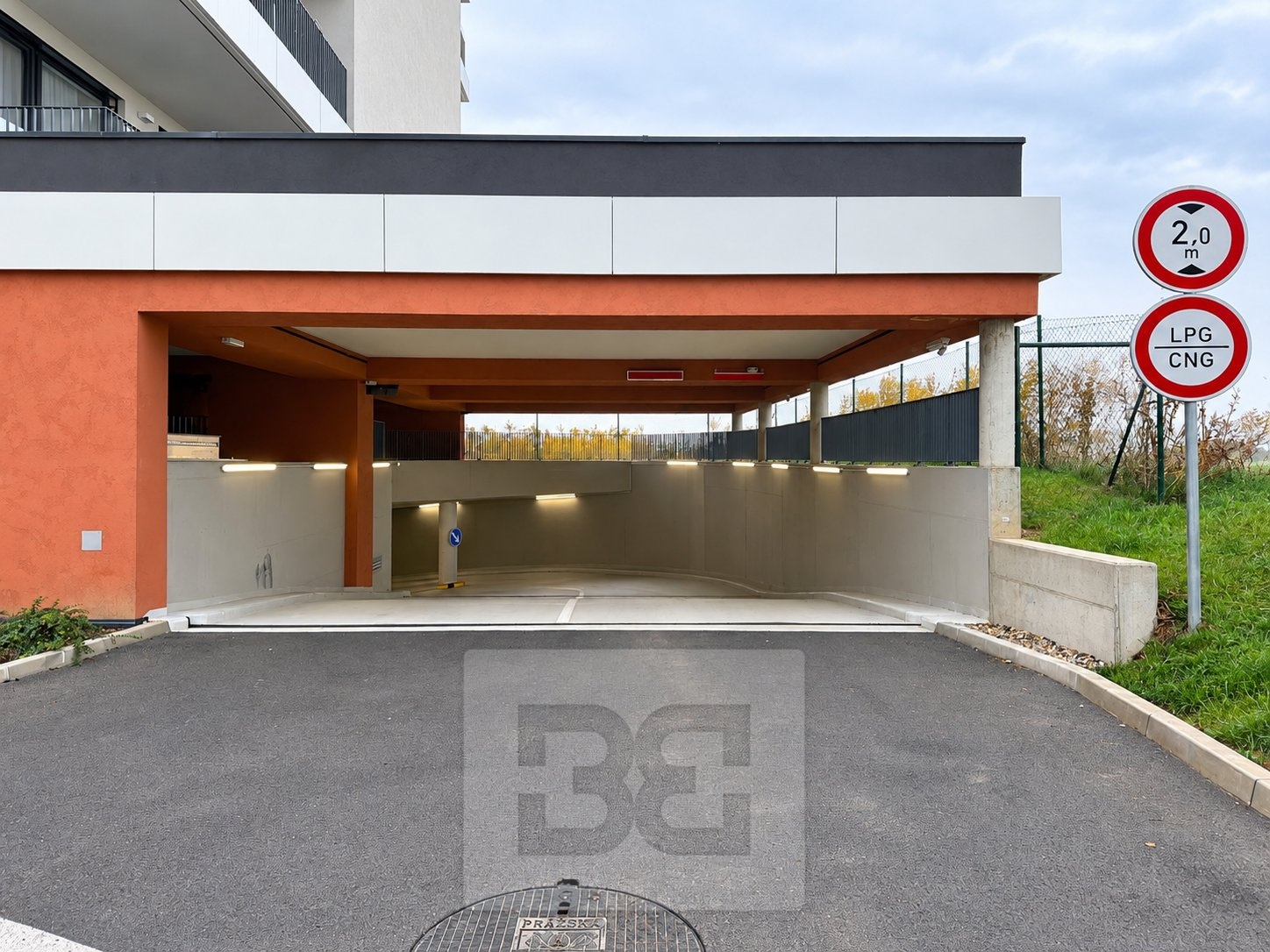 Garage for rent, 15m2, in Prague, on Vyletalova street