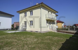 Family house for rent, 280m<sup>2</sup>, 149m<sup>2</sup> of land