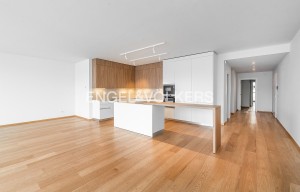 Apartment for rent, 4+kk - 3 bedrooms, 174m<sup>2</sup>