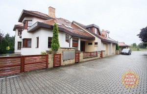 Family house for rent, 384m<sup>2</sup>, 1327m<sup>2</sup> of land