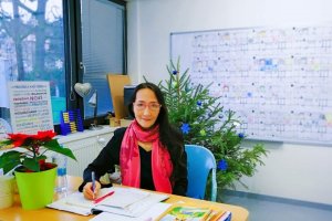 Lily  20+Years Qualified Native Chinese Lecturer   Available for Face-to-Face + Online