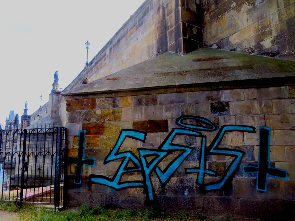 bridge graffiti 01