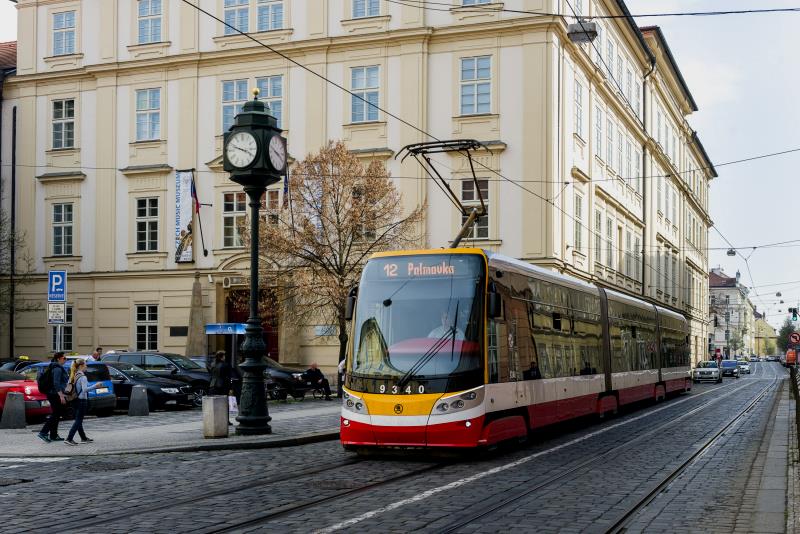 Tram 15T Alfa / via DPP