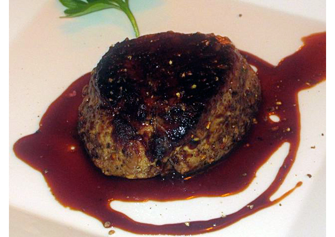 https://www.expats.cz/resources/emy-destinove-steak-675.jpg